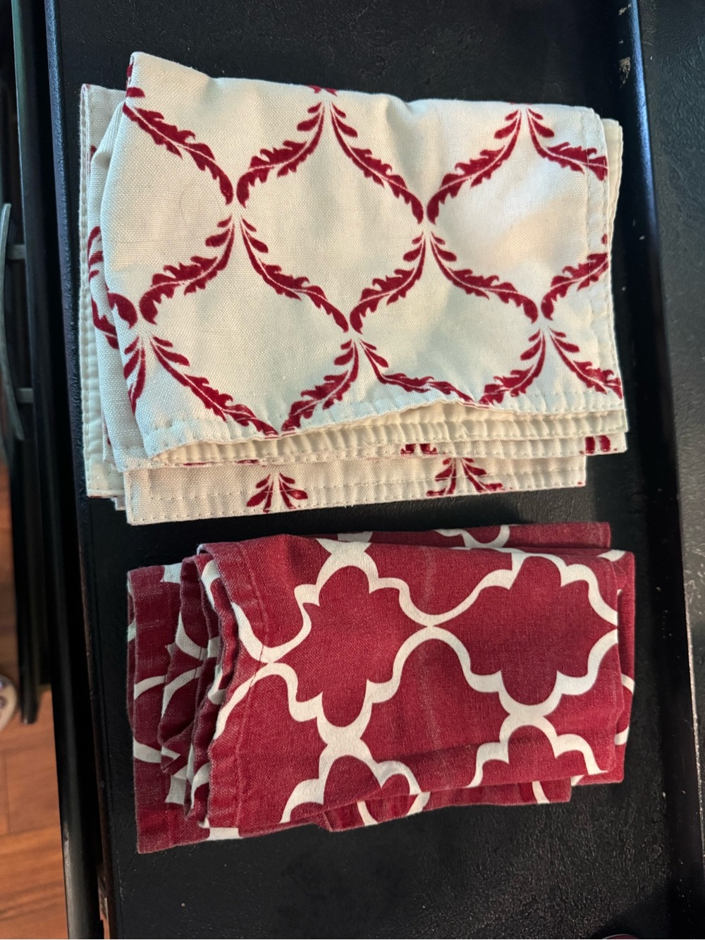 Set of 4 Holiday Placemats and Napkins. Red. Christmas. Super festive and sheek - Picture 2 of 8